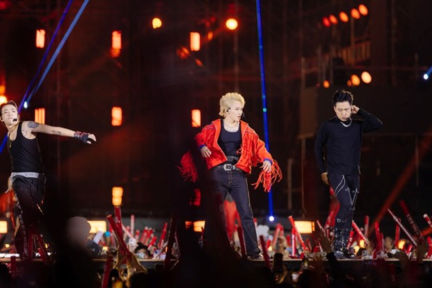 NSND Tự Long đổ bệnh sau concert Anh trai vượt ngàn chông gai- Ảnh 2. NSND Tự Long đổ bệnh sau concert Anh trai vượt ngàn chông gai- Ảnh 2.