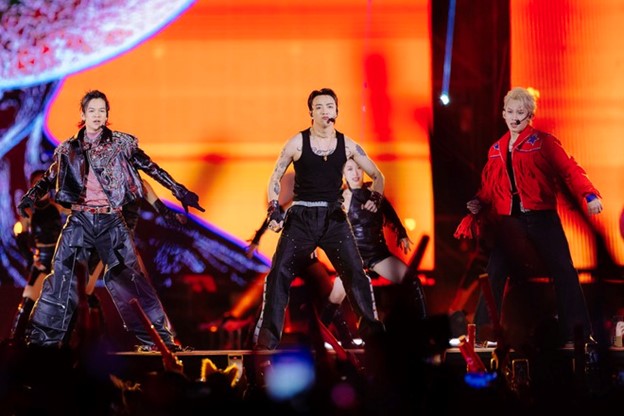 NSND Tự Long đổ bệnh sau concert Anh trai vượt ngàn chông gai- Ảnh 4. NSND Tự Long đổ bệnh sau concert Anh trai vượt ngàn chông gai- Ảnh 4.