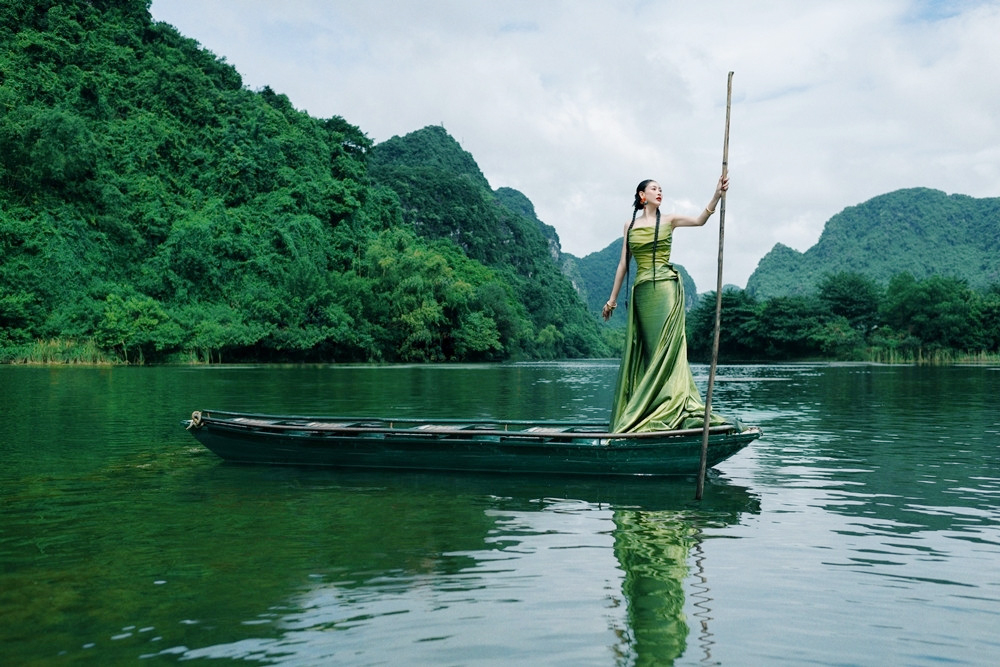 Hoa hậu Hà Kiều Anh khoe nhan sắc mặn mà tuổi U50- Ảnh 14. Hoa hậu Hà Kiều Anh khoe nhan sắc mặn mà tuổi U50- Ảnh 14.
