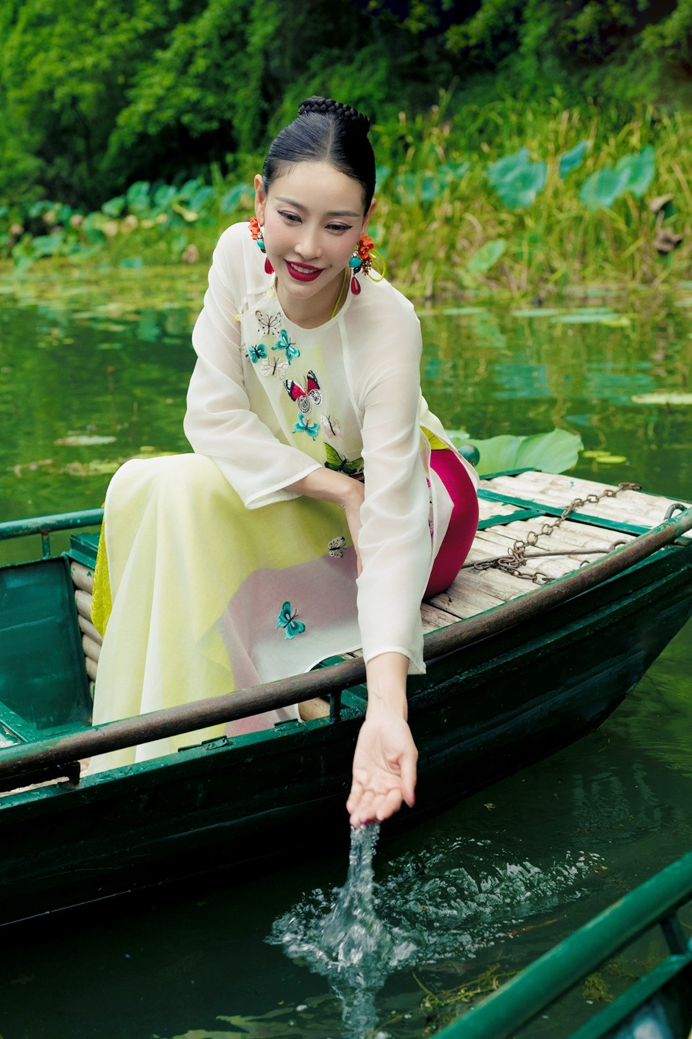 Hoa hậu Hà Kiều Anh khoe nhan sắc mặn mà tuổi U50- Ảnh 7. Hoa hậu Hà Kiều Anh khoe nhan sắc mặn mà tuổi U50- Ảnh 7.