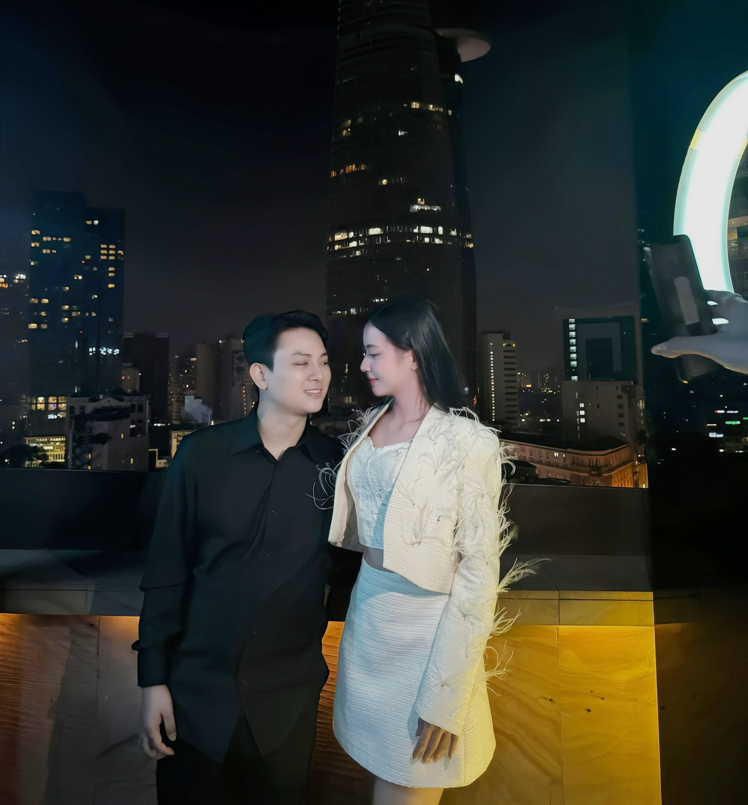 Thực hư chuyện Hoài Lâm chia tay bạn gái hot girl kém 8 tuổi?- Ảnh 1. Thực hư chuyện Hoài Lâm chia tay bạn gái hot girl kém 8 tuổi?- Ảnh 1.