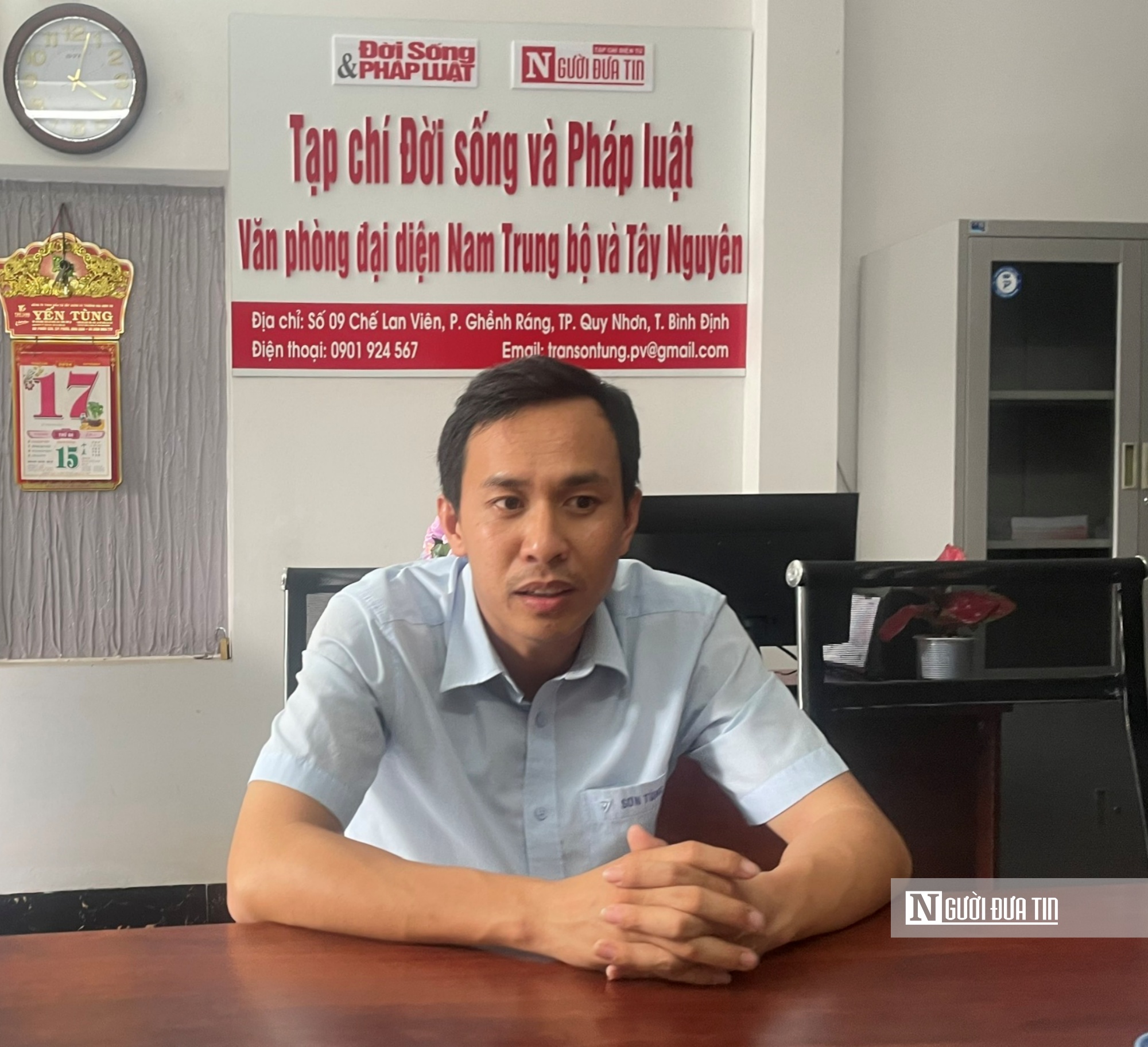 Anh Trần Xuân Long kể về việc tiếp nhận thùng hàng bất thường trong đêm. Ảnh:TD Anh Trần Xuân Long kể về việc tiếp nhận thùng hàng bất thường trong đêm. Ảnh:TD