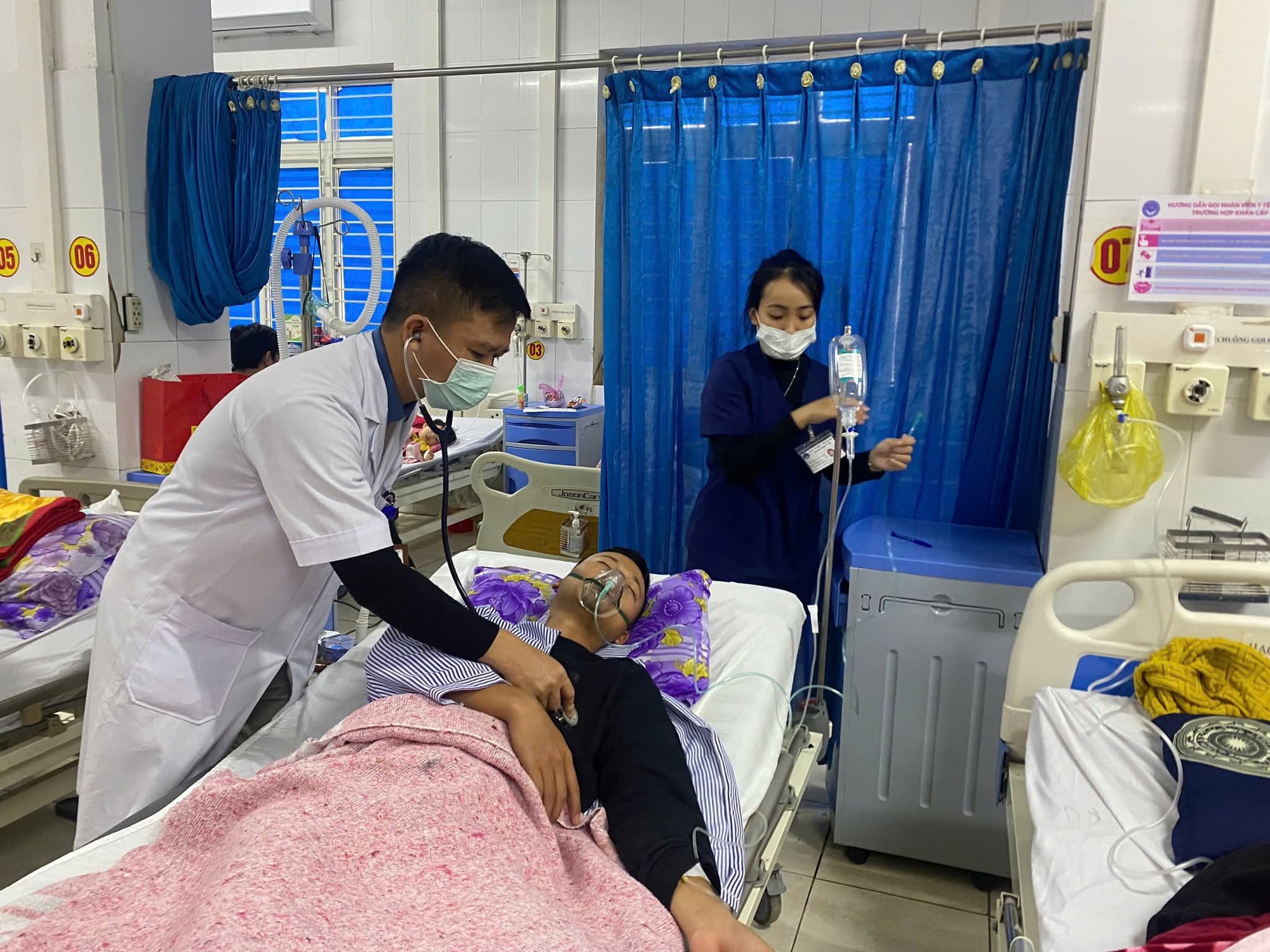 Hà Tĩnh: Bố mẹ cùng 2 con nhỏ ngộ độc vì đốt than sưởi ấm- Ảnh 1.