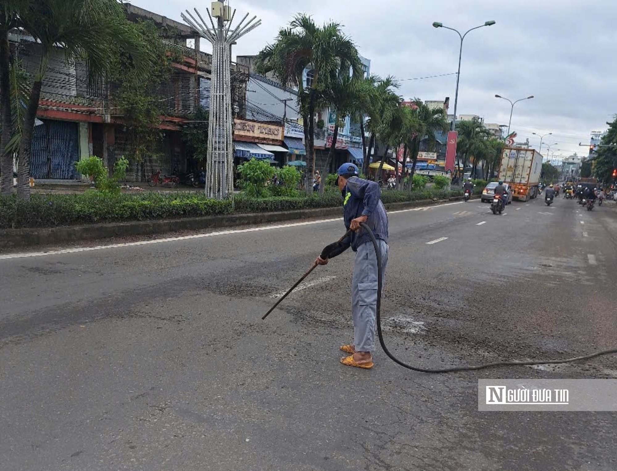 Cục đường bộ Việt Nam yêu cầu đơn vị BOT, đơn vị bảo trì tuyến khẩn trương khắc phục các vị trí xuất hiện ổ gà, ổ trâu trên đường. Ảnh:TT Cục đường bộ Việt Nam yêu cầu đơn vị BOT, đơn vị bảo trì tuyến khẩn trương khắc phục các vị trí xuất hiện ổ gà, ổ trâu trên đường. Ảnh:TT