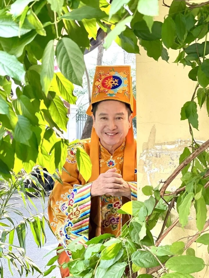 Hình ảnh gây tò mò của NSƯT Chí Trung. (Ảnh: FBNV) Hình ảnh gây tò mò của NSƯT Chí Trung. (Ảnh: FBNV)