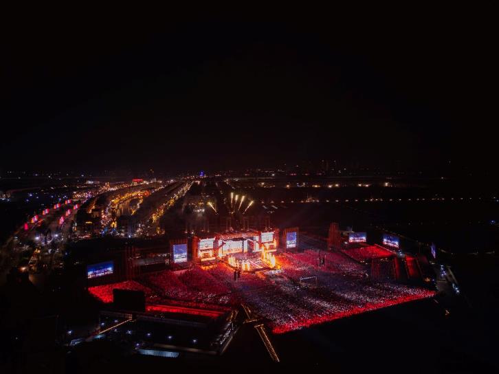 Ocean City đón hơn 130.000 lượt khách đến vui chơi, thưởng thức concert “Anh trai vượt ngàn chông gai”- Ảnh 2. Ocean City đón hơn 130.000 lượt khách đến vui chơi, thưởng thức concert “Anh trai vượt ngàn chông gai”- Ảnh 2.