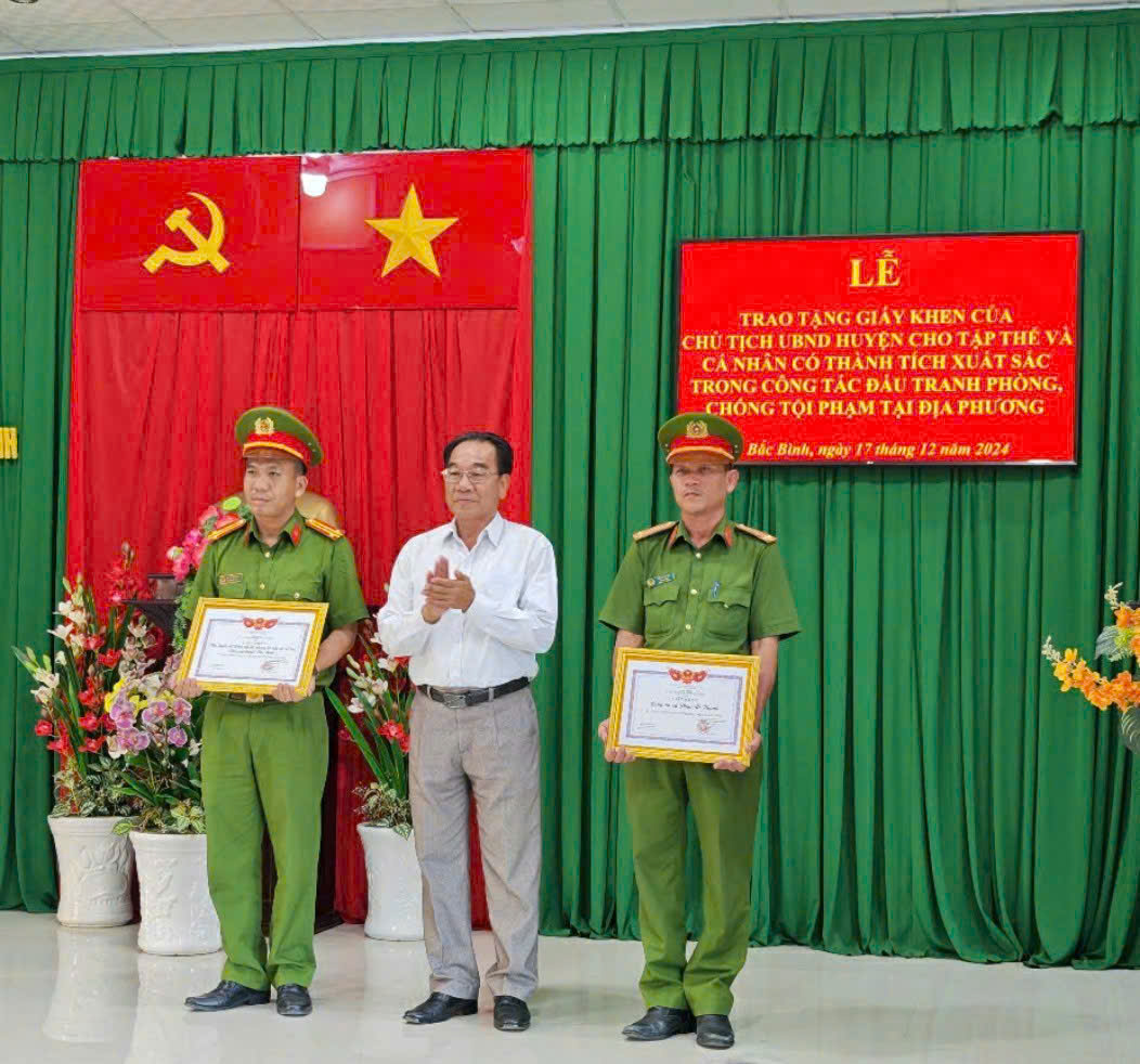 Bình Thuận: Bắt nhóm đối tượng sử dụng ma túy, dùng súng chống trả lực lượng công an- Ảnh 4.