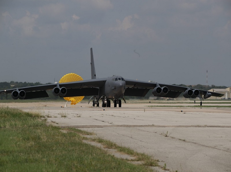 Hiệu quả cực cao của máy bay ném bom B-52H Stratofortress- Ảnh 3.