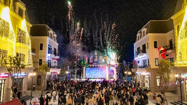 Khu phố thương mại sắp khai trương, nhà đầu tư đổ về đón đầu cơ hội lớn nhất thập kỷ tại Móng Cái- Ảnh 1.