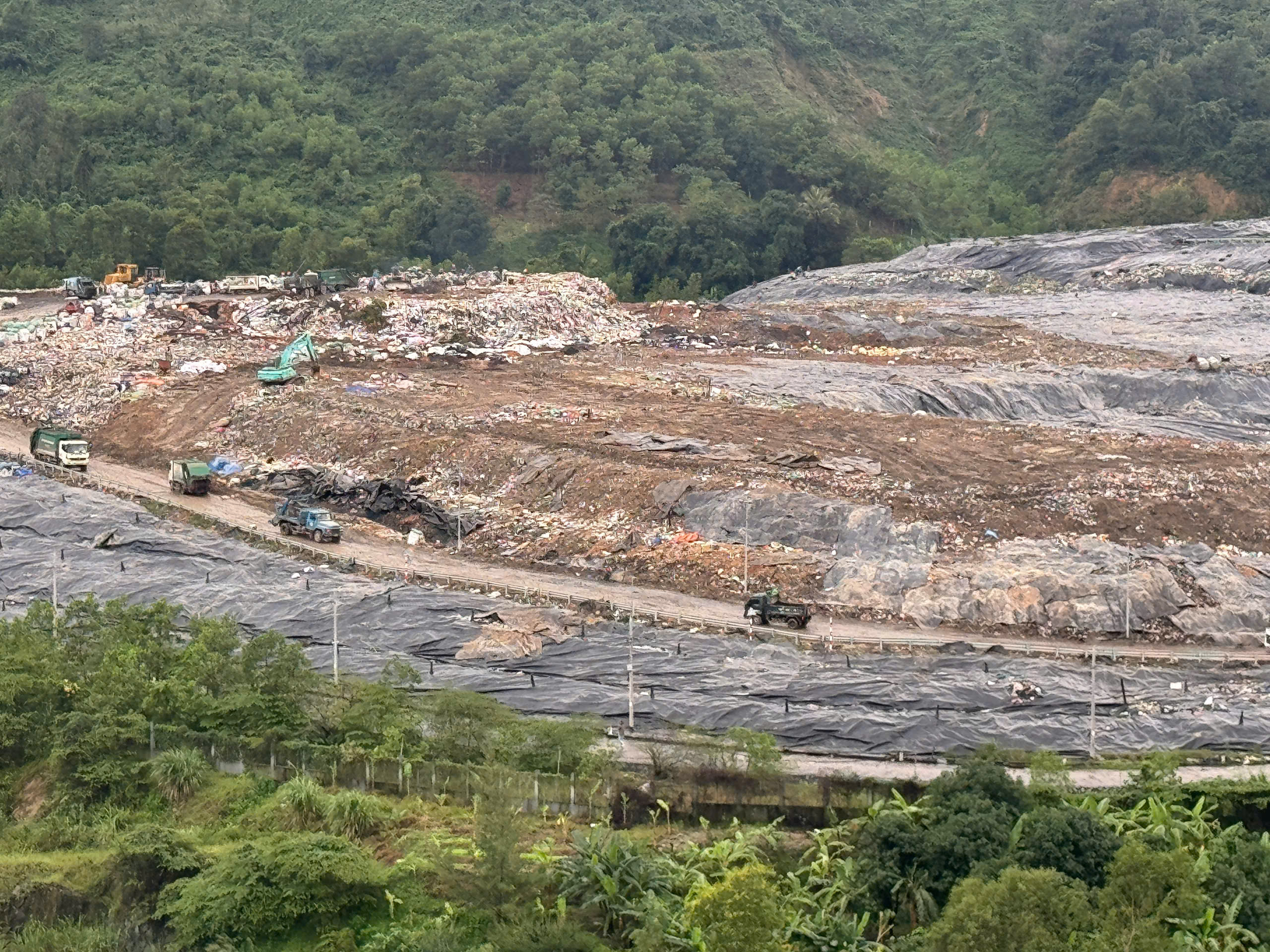 Bãi rác Khánh Sơn, nơi tiếp nhận rác lớn nhất ở thành phố Đà Nẵng.