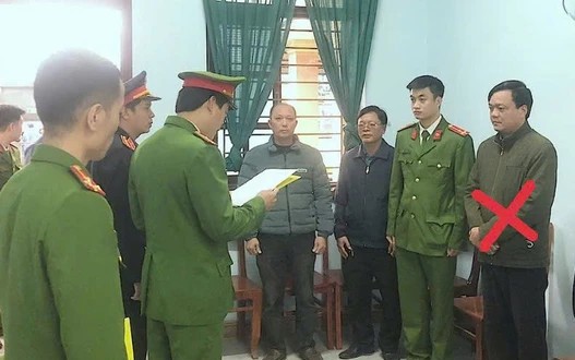Khởi tố tài xế không có bằng lái xe gây tai nạn làm 2 người thương vong
