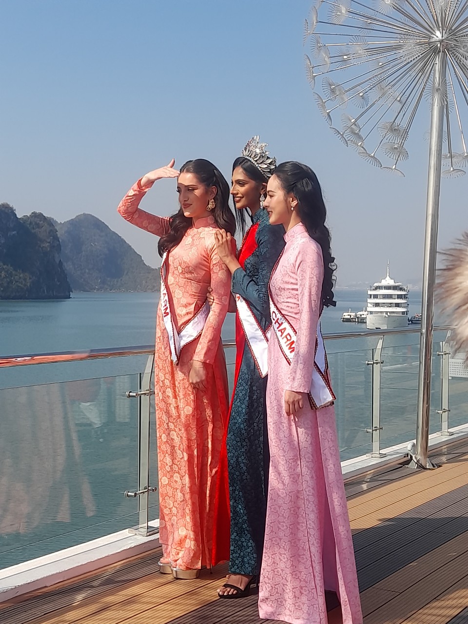 Top 3 Miss Charm 2024 - Khám phá Vịnh Di sản Hạ Long với vẻ đẹp lộng lẫy và trải nghiệm độc đáo- Ảnh 1.