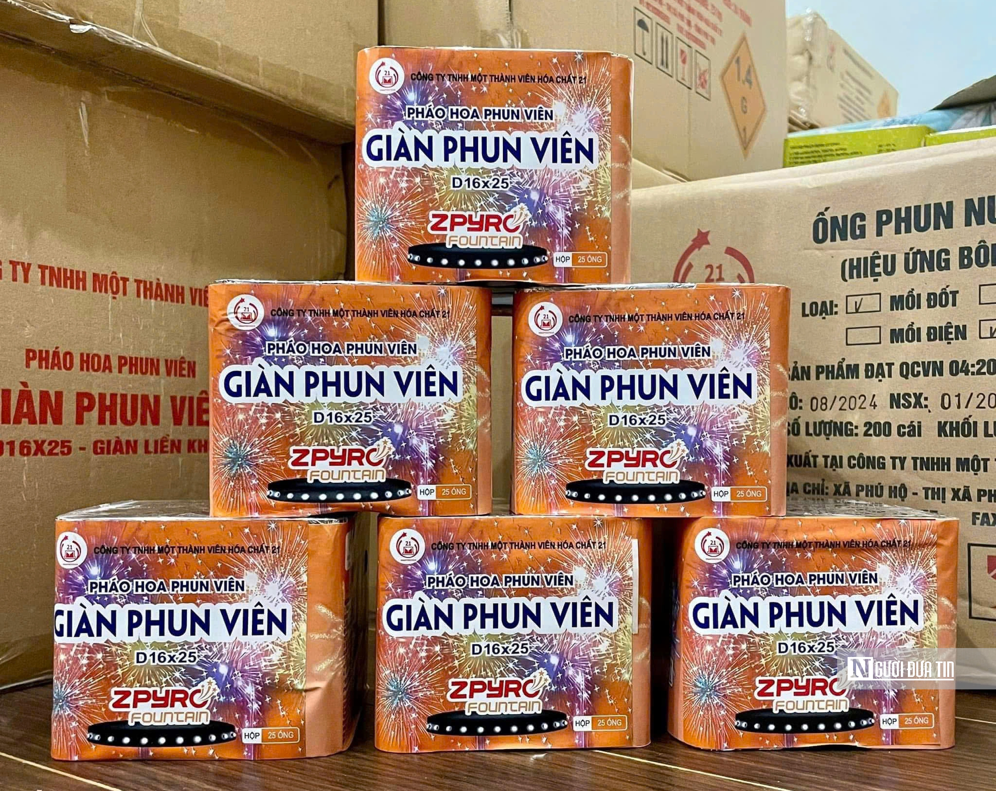 Loạn giá pháo hoa Tết- Ảnh 2.