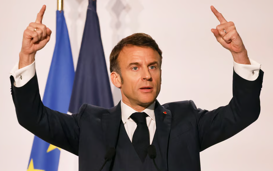 Tổng thống Pháp Emmanuel Macron lên tiếng sau khi chính phủ sụp đổ