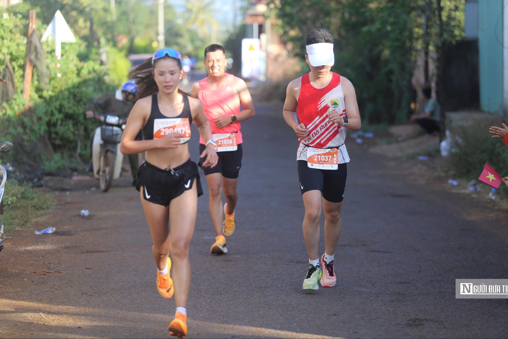 Khám phá vẻ đẹp thiên nhiên Chư Pưh qua giải chạy Half Marathon- Ảnh 2.