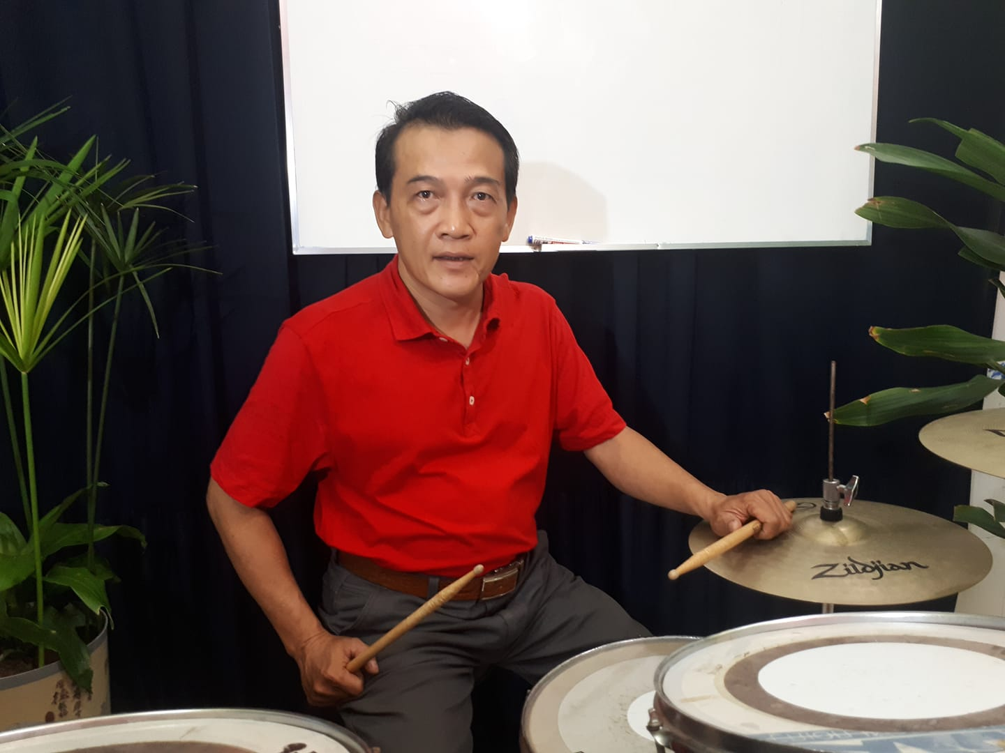 Từ giảng đường đến sân khấu: Nghệ sĩ Trung Drum và cuộc đời trọn vẹn với nghệ thuật