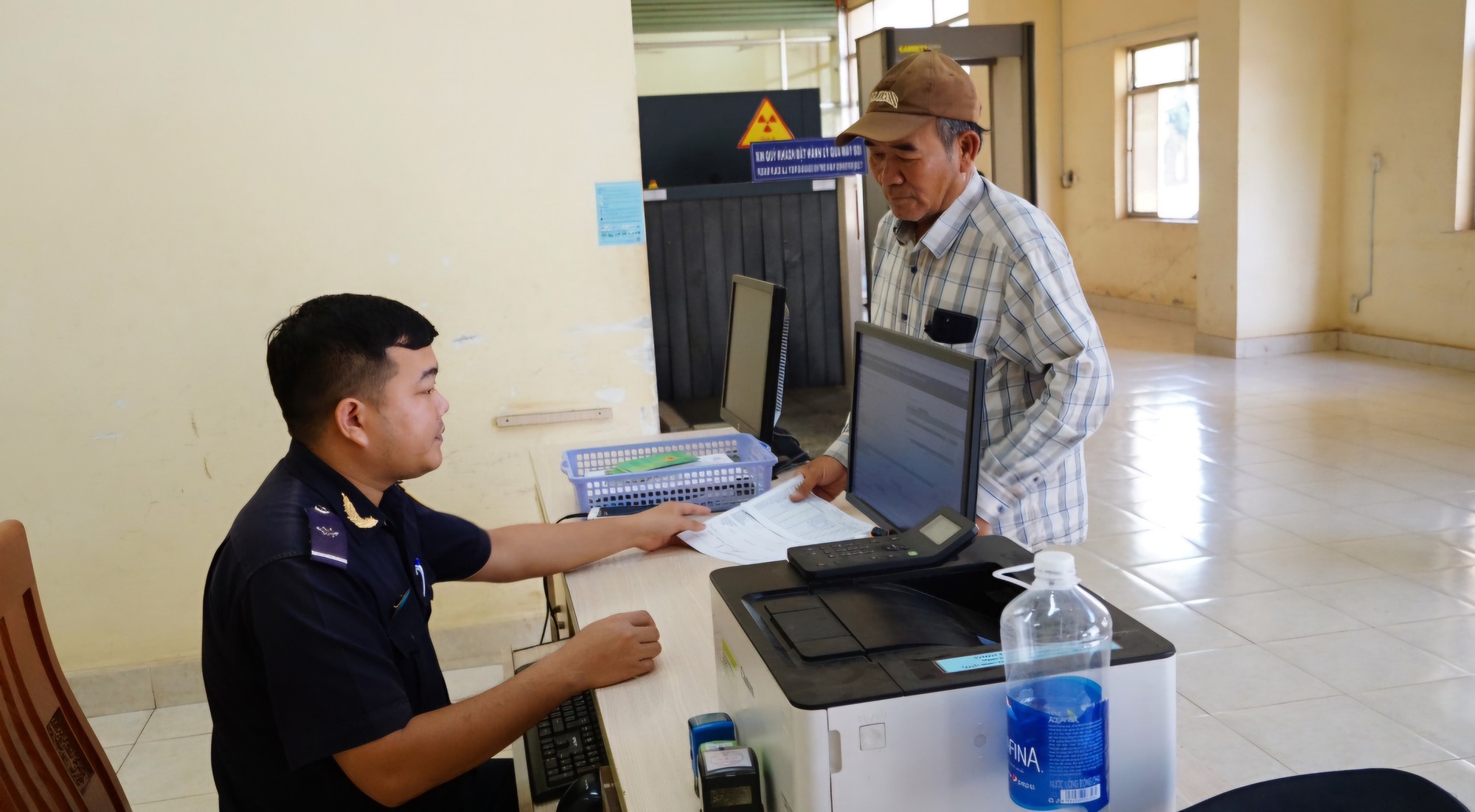 Tây Ninh: Tình hình buôn lậu, gian lận thương mại diễn ra phức tạp- Ảnh 1.