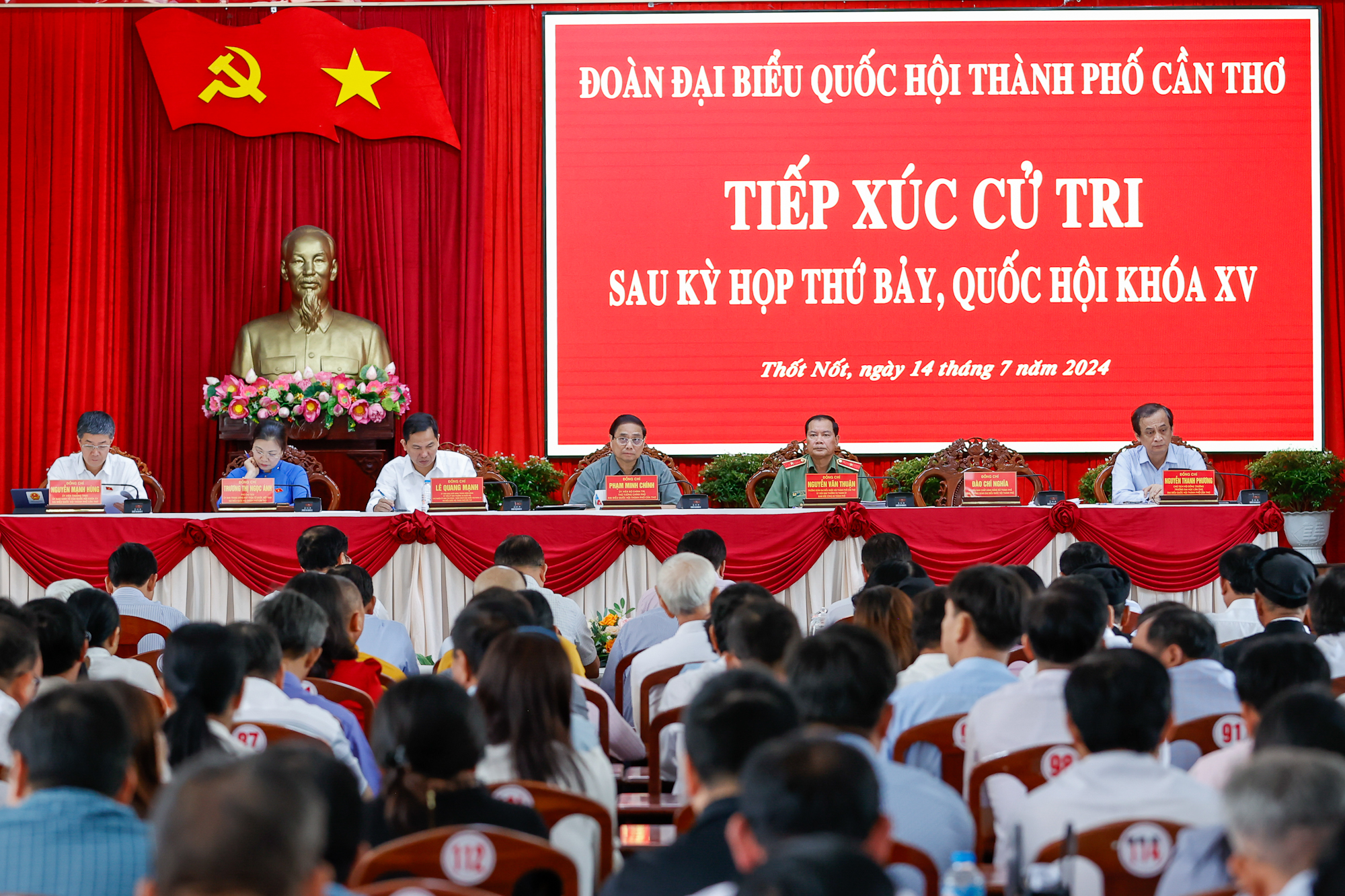 Thủ tướng tiếp xúc cử tri Cần Thơ sau Kỳ họp thứ 7- Ảnh 1.