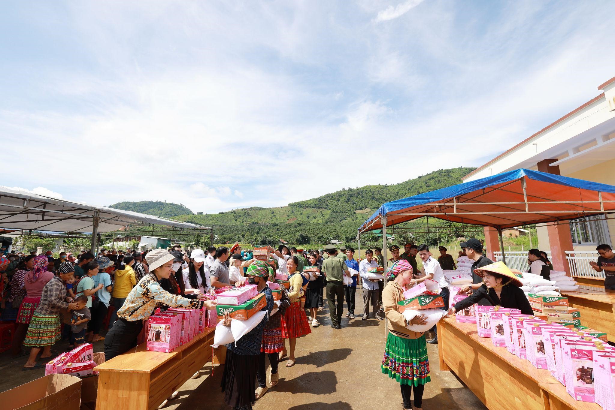 “Biển người” tại Đại nhạc hội kỷ niệm Mailisa 26 năm thành lập tại Đại Lộ Lê Lợi - Nguyễn Huệ (TP.HCM)- Ảnh 6.