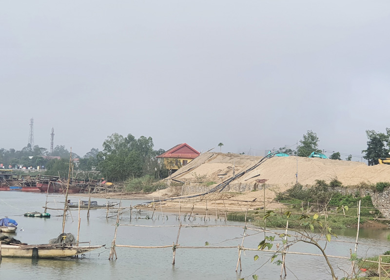 Bài toán nan giải vấn đề khai thác cát, sỏi trái phép trên sông Gianh- Ảnh 2.