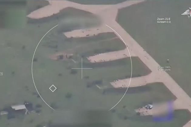 Sau 7 cú đánh chính xác của bom FAB Nga, vị trí phòng thủ kiên cố Ukraine bị vô hiệu hoá- Ảnh 2.