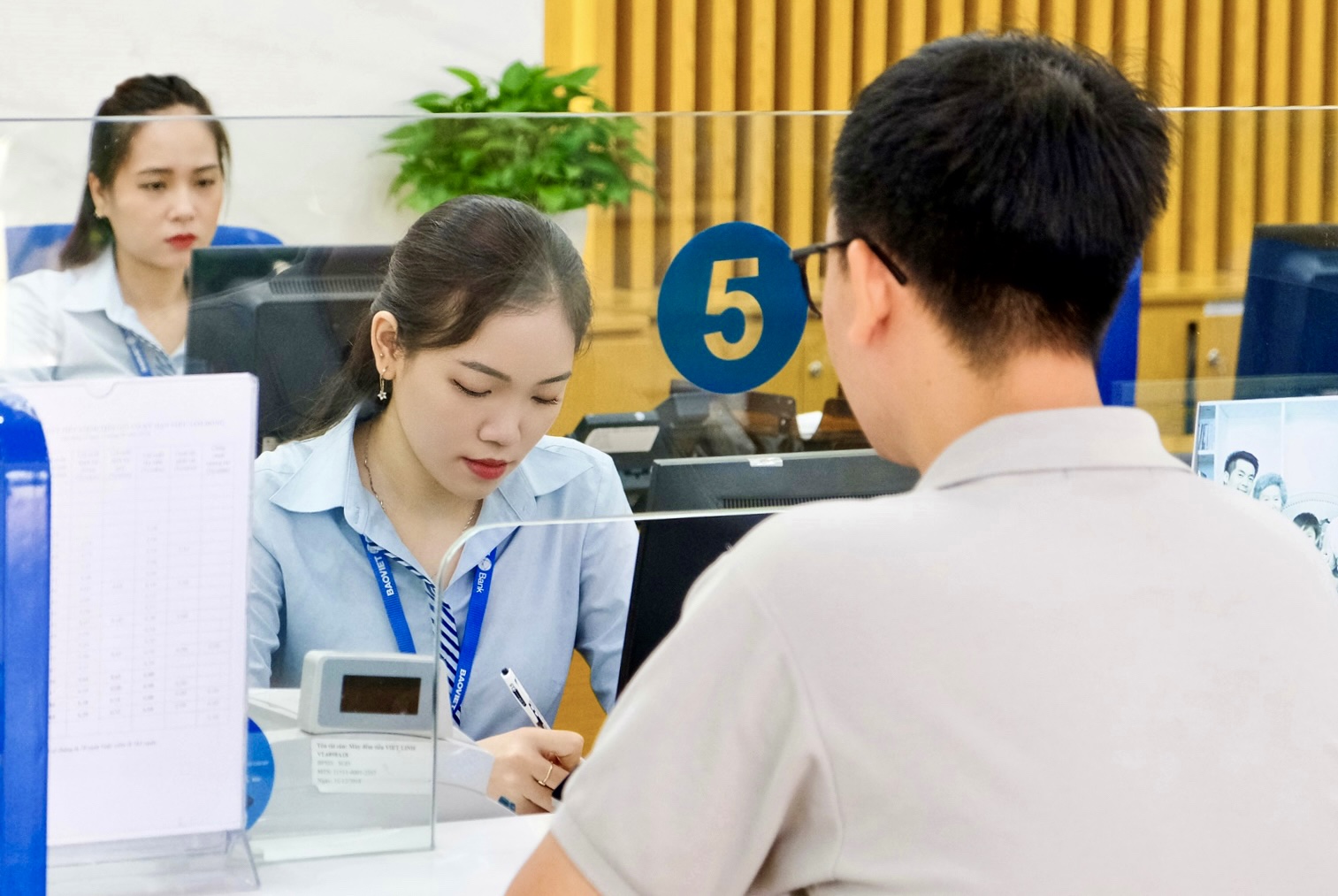 Quý II/2024, BAOVIET Bank giữ vững tăng trưởng ổn định, đẩy mạnh hợp lực trong hệ sinh thái Tập đoàn Bảo Việt- Ảnh 1. Quý II/2024, BAOVIET Bank giữ vững tăng trưởng ổn định, đẩy mạnh hợp lực trong hệ sinh thái Tập đoàn Bảo Việt- Ảnh 1.