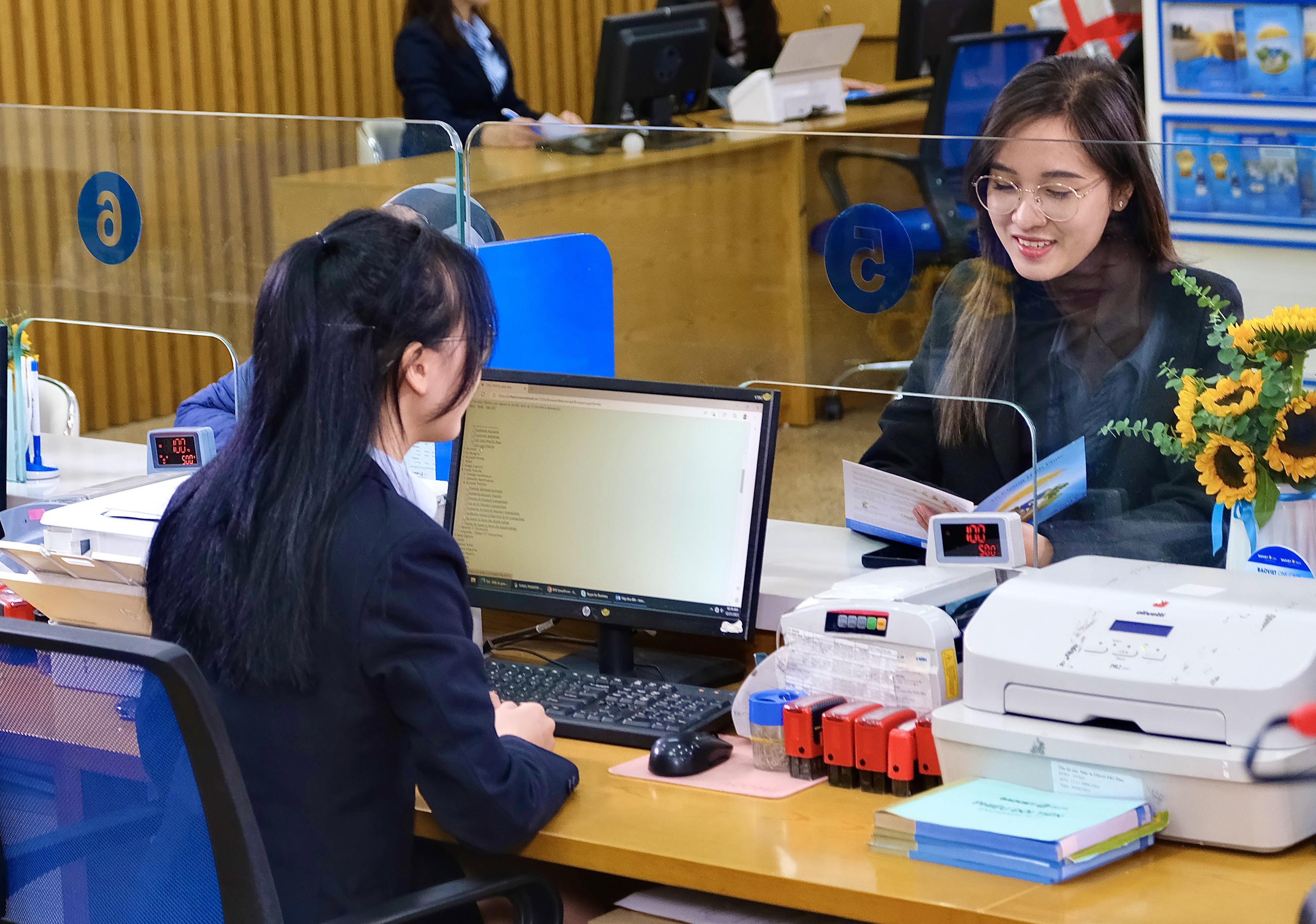 Quý II/2024, BAOVIET Bank giữ vững tăng trưởng ổn định, đẩy mạnh hợp lực trong hệ sinh thái Tập đoàn Bảo Việt- Ảnh 3. Quý II/2024, BAOVIET Bank giữ vững tăng trưởng ổn định, đẩy mạnh hợp lực trong hệ sinh thái Tập đoàn Bảo Việt- Ảnh 3.