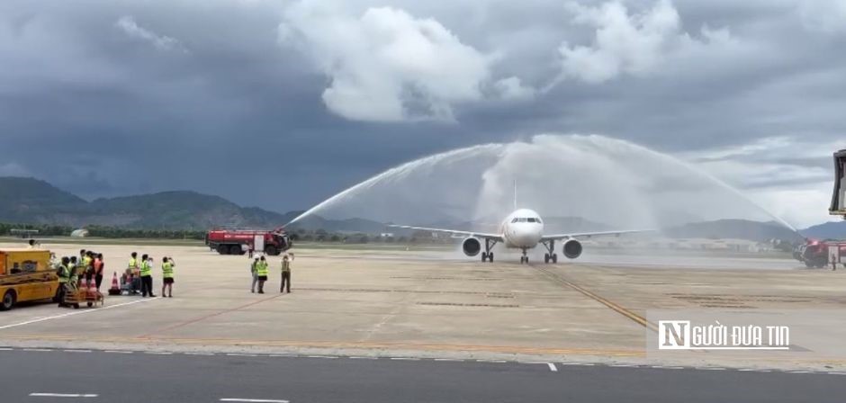 Chuyến bay đưa 152 hành khách Hồng Kông (Trung Quốc) đến tham quan, trải nghiệm dịch vụ du lịch thành phố Đà Nẵng.