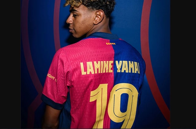 Barcelona đã trao cho Lamine Yamal chiếc áo số 19, số áo từng gắn liền với tên tuổi của Lionel Messi. (Ảnh: Barcelona.com)