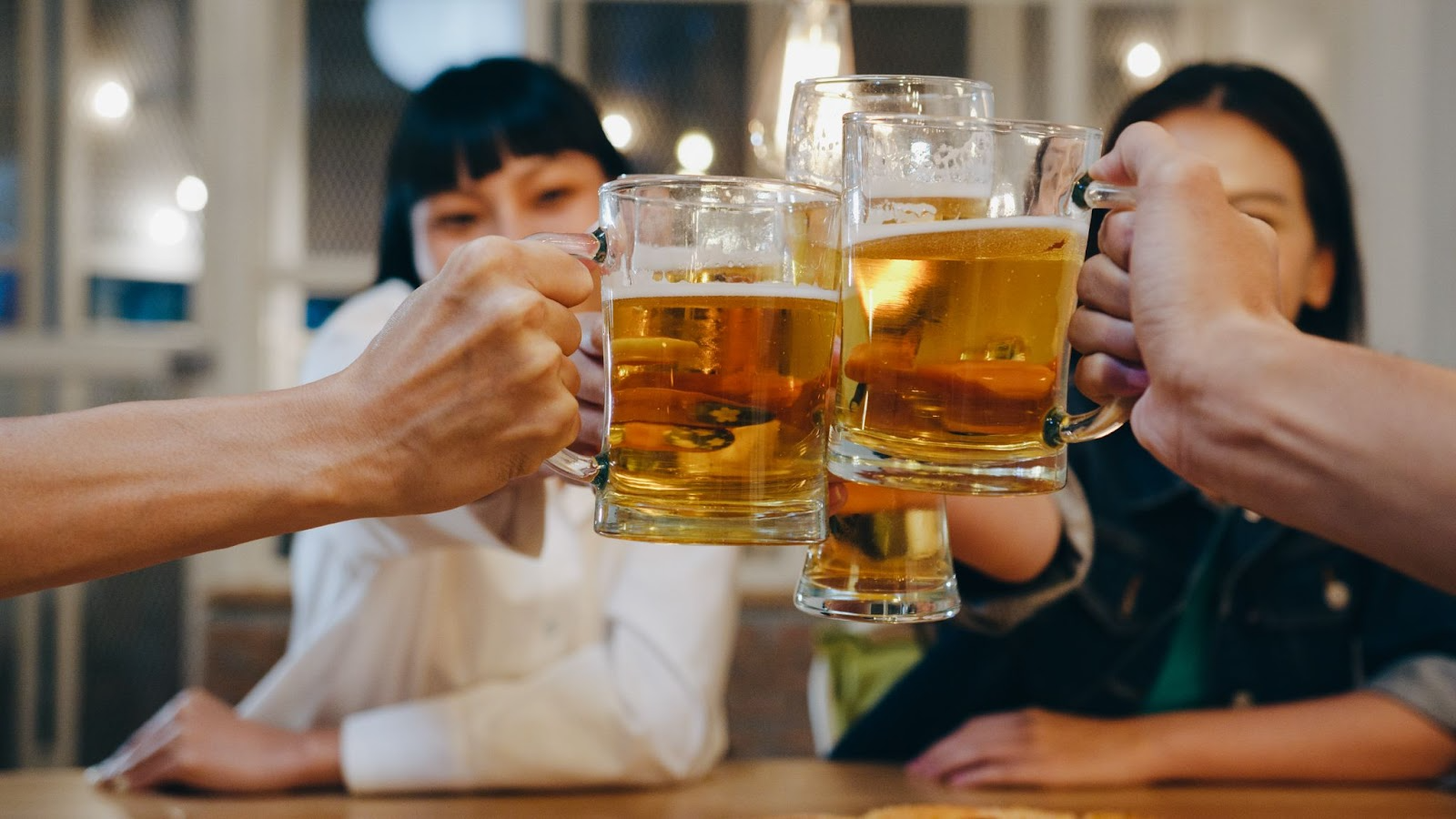 Áp thuế tiêu thụ đặc biệt nhằm giảm tình trạng uống rượu, bia quá mức- Ảnh 1.