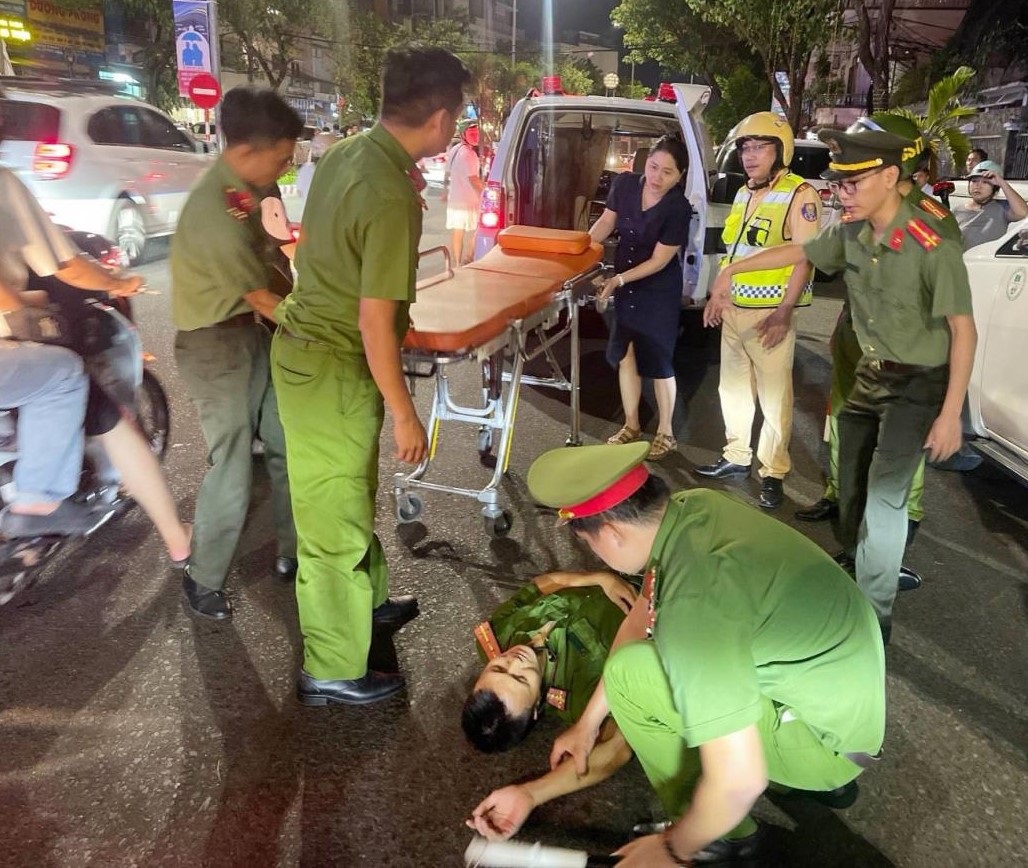 Đà Nẵng: Khởi tố nam thanh niên tông xe vào tổ công tác trật tự giao thông - Ảnh 1. Đà Nẵng: Khởi tố nam thanh niên tông xe vào tổ công tác trật tự giao thông - Ảnh 1.