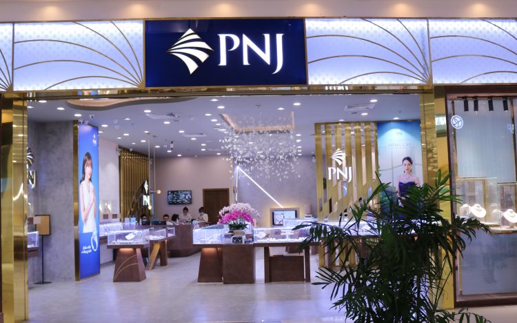 PNJ thu hơn 22.000 tỷ đồng trong 6 tháng đầu năm 2024- Ảnh 1.