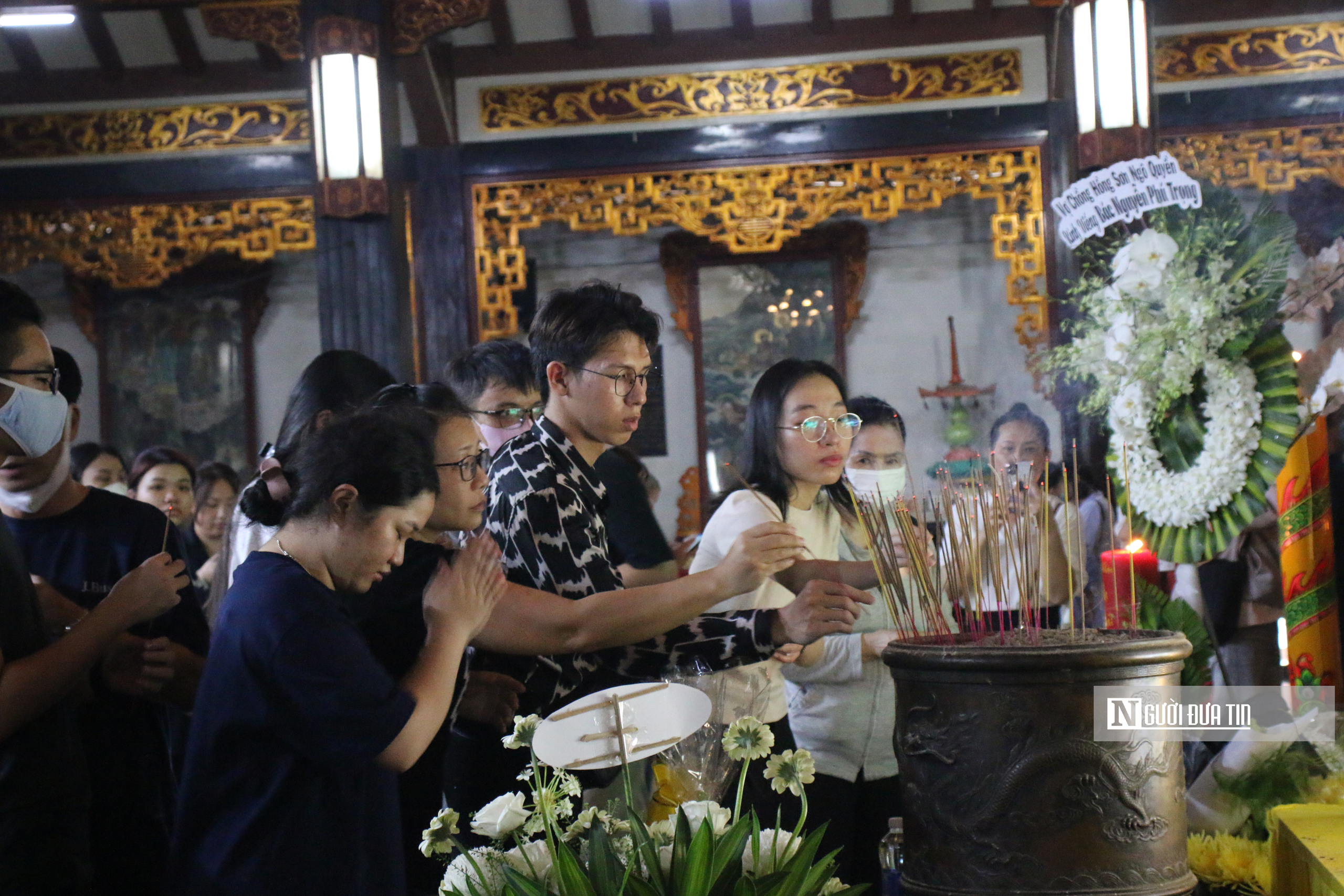 Tp.HCM: Người dân đến chùa Vĩnh Nghiêm thắp hương tưởng nhớ Tổng Bí thư Nguyễn Phú Trọng- Ảnh 3.