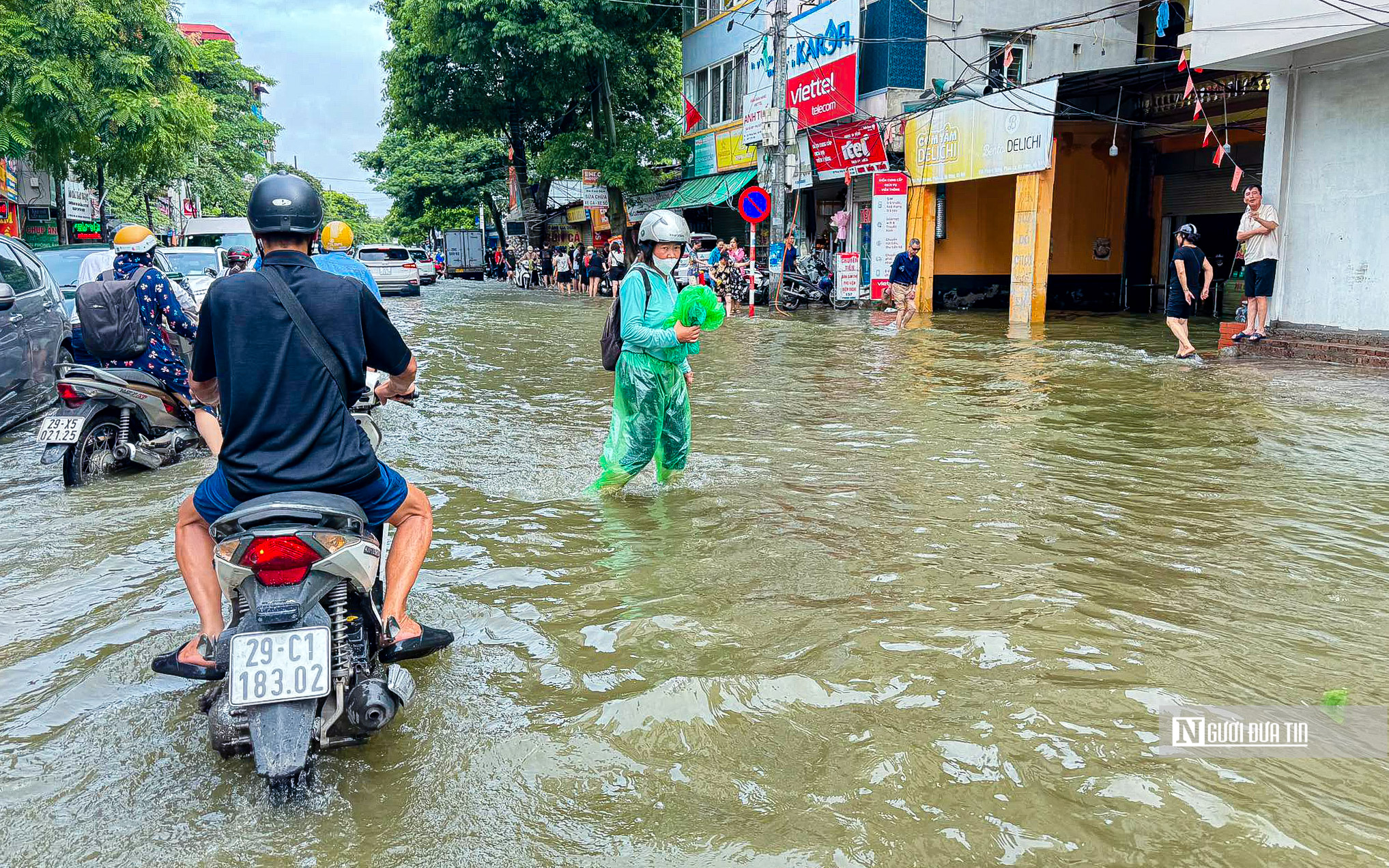 Hà Nội: Nhiều khu đô thị chìm trong biển nước- Ảnh 6.