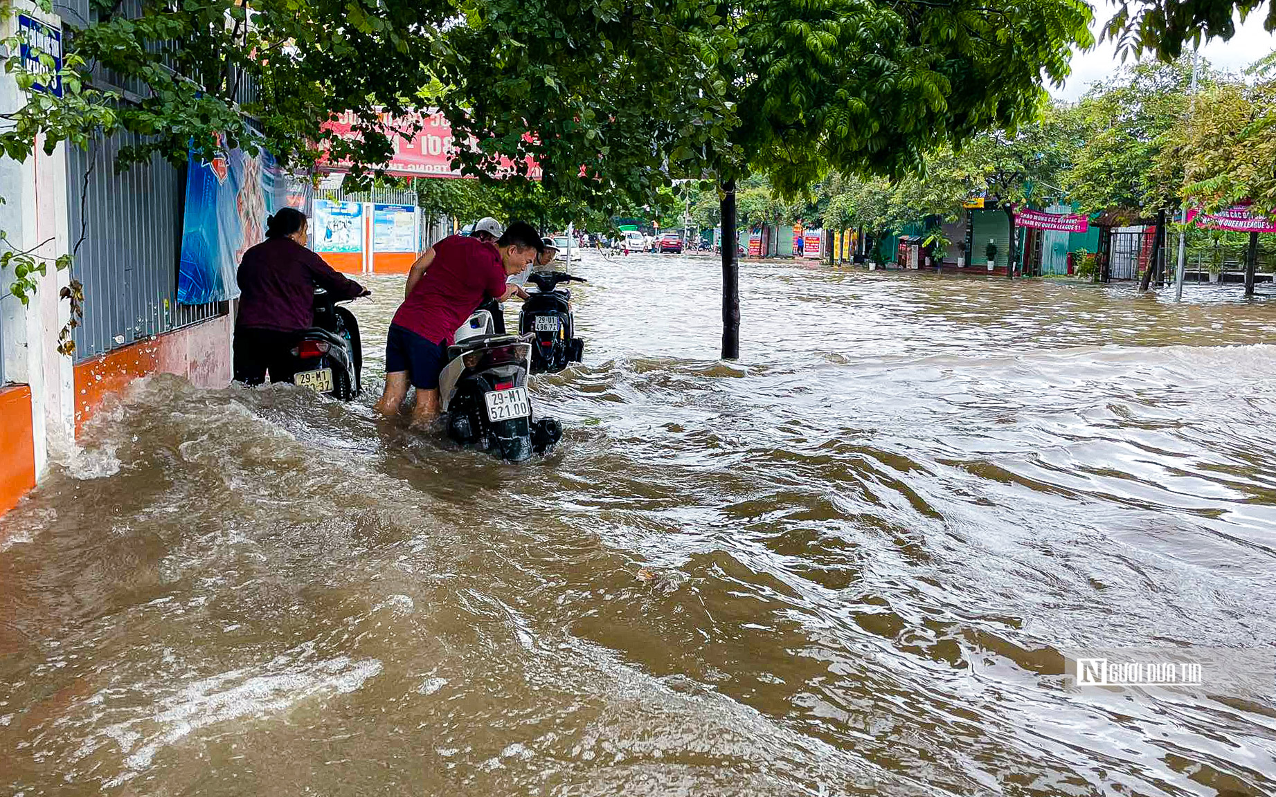 Hà Nội: Nhiều khu đô thị chìm trong biển nước- Ảnh 5.