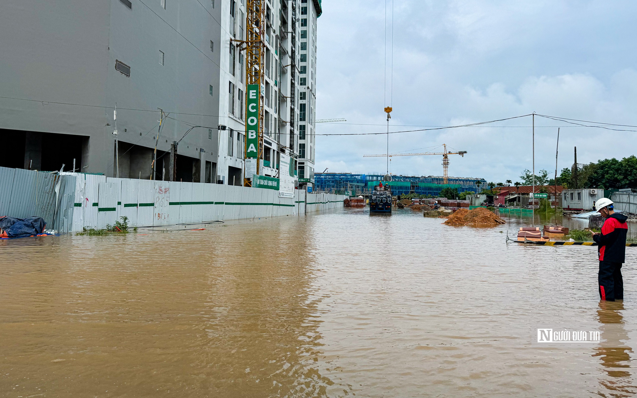 Hà Nội: Nhiều khu đô thị chìm trong biển nước- Ảnh 15.