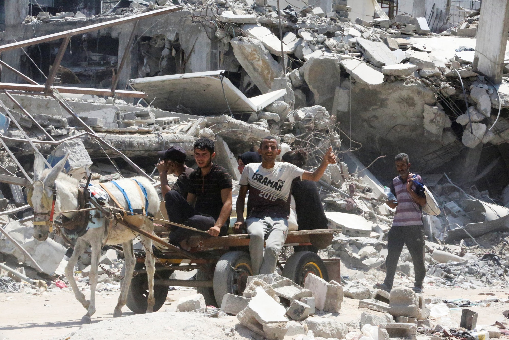 Palestinians flee the eastern parts of Khan Younis after Israeli evacuation order, in the southern Gaza Strip