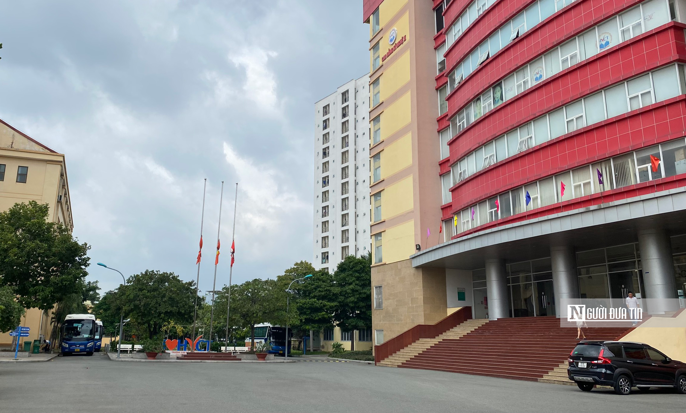 Tp.HCM: Nhiều nơi treo cờ rủ quốc tang Tổng Bí thư Nguyễn Phú Trọng- Ảnh 8.