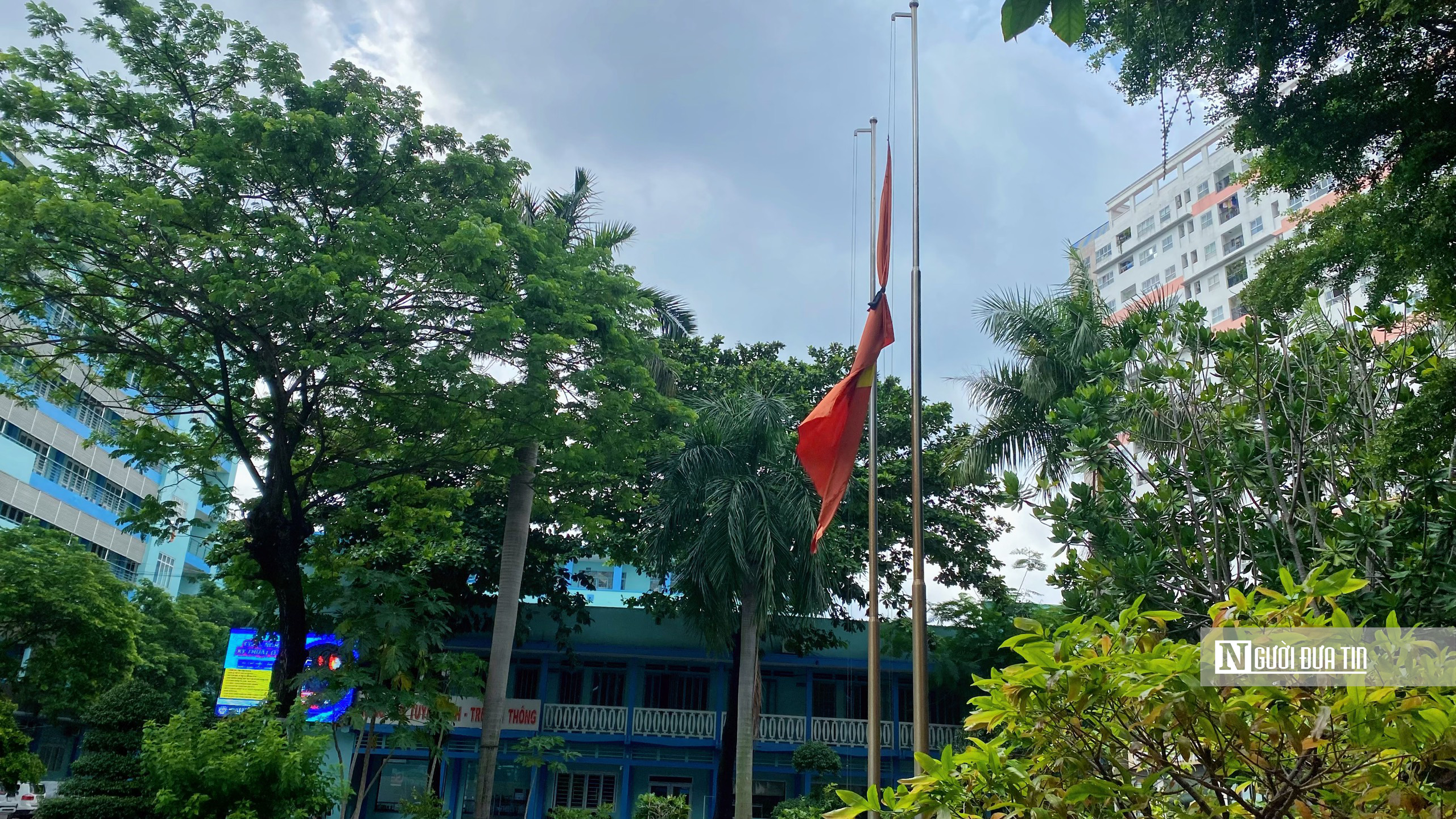 Tp.HCM: Nhiều nơi treo cờ rủ quốc tang Tổng Bí thư Nguyễn Phú Trọng- Ảnh 9.