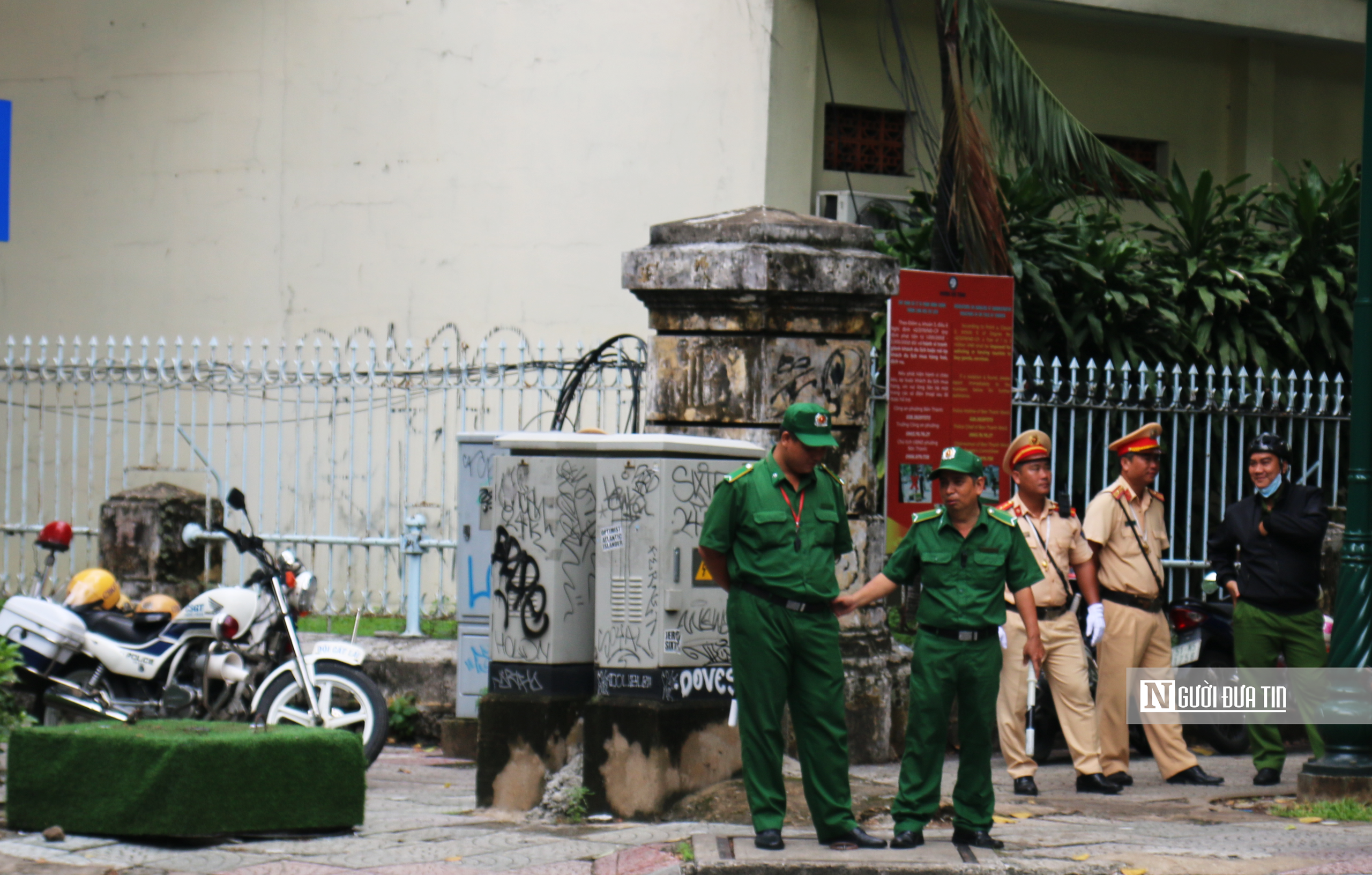 Tp.HCM: Người dân xếp hàng chờ vào viếng Tổng Bí thư Nguyễn Phú Trọng - Ảnh 6.
