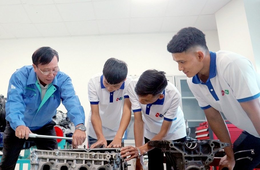 Bỏ trung cấp, đổi thành trung học nghề: Bước đi chiến lược cho giáo dục nghề nghiệp- Ảnh 2. Bỏ trung cấp, đổi thành trung học nghề: Bước đi chiến lược cho giáo dục nghề nghiệp- Ảnh 2.