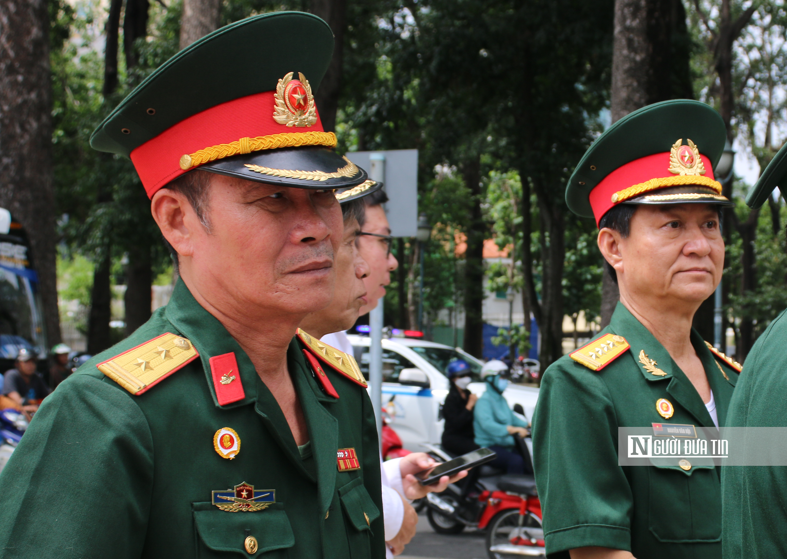 Tp.HCM: Người dân xếp hàng chờ vào viếng Tổng Bí thư Nguyễn Phú Trọng - Ảnh 3.