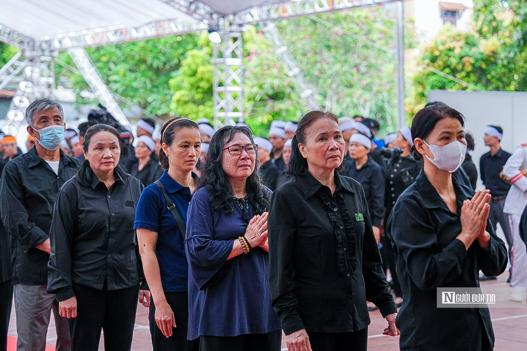 Hàng ngàn người tới viếng Tổng Bí thư Nguyễn Phú Trọng tại quê nhà- Ảnh 9.