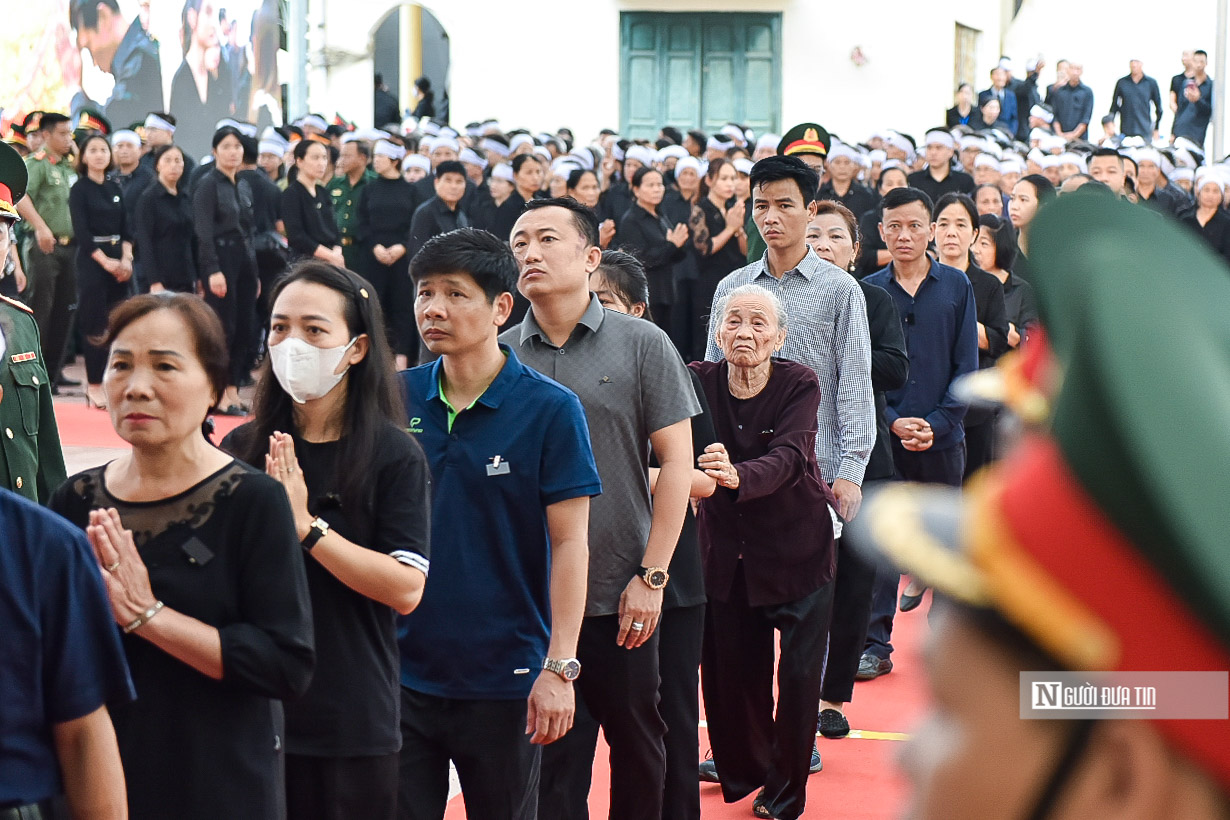 Hàng ngàn người tới viếng Tổng Bí thư Nguyễn Phú Trọng tại quê nhà- Ảnh 8.