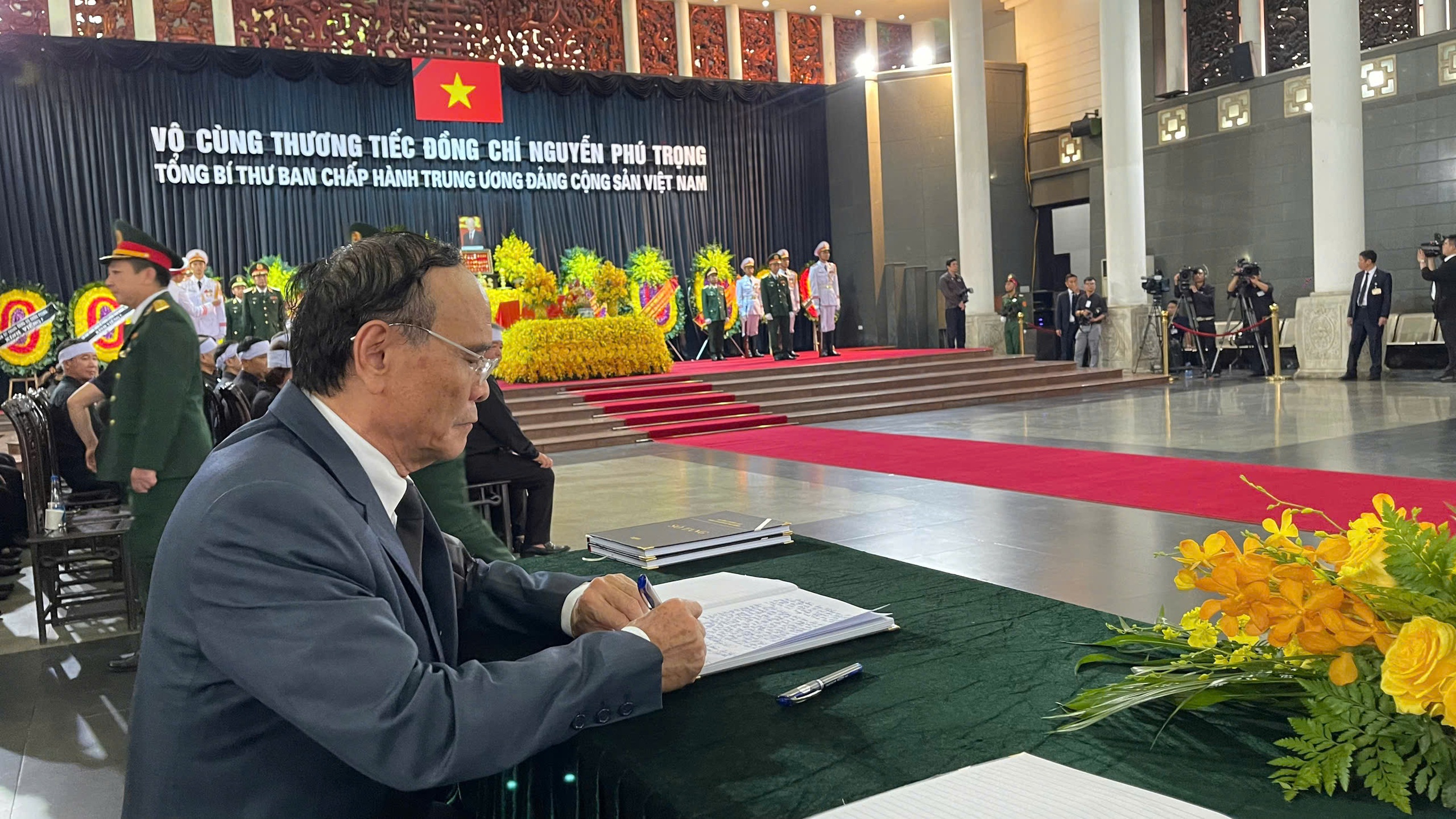 Hội Luật gia Việt Nam viếng Tổng Bí thư Nguyễn Phú Trọng- Ảnh 3.