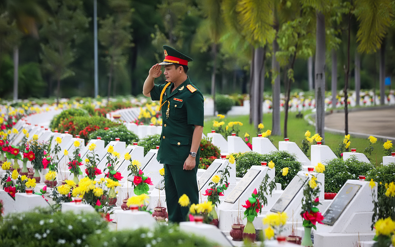 Tuổi trẻ Đồng Nai thắp nến tri ân các anh hùng liệt sĩ- Ảnh 4.