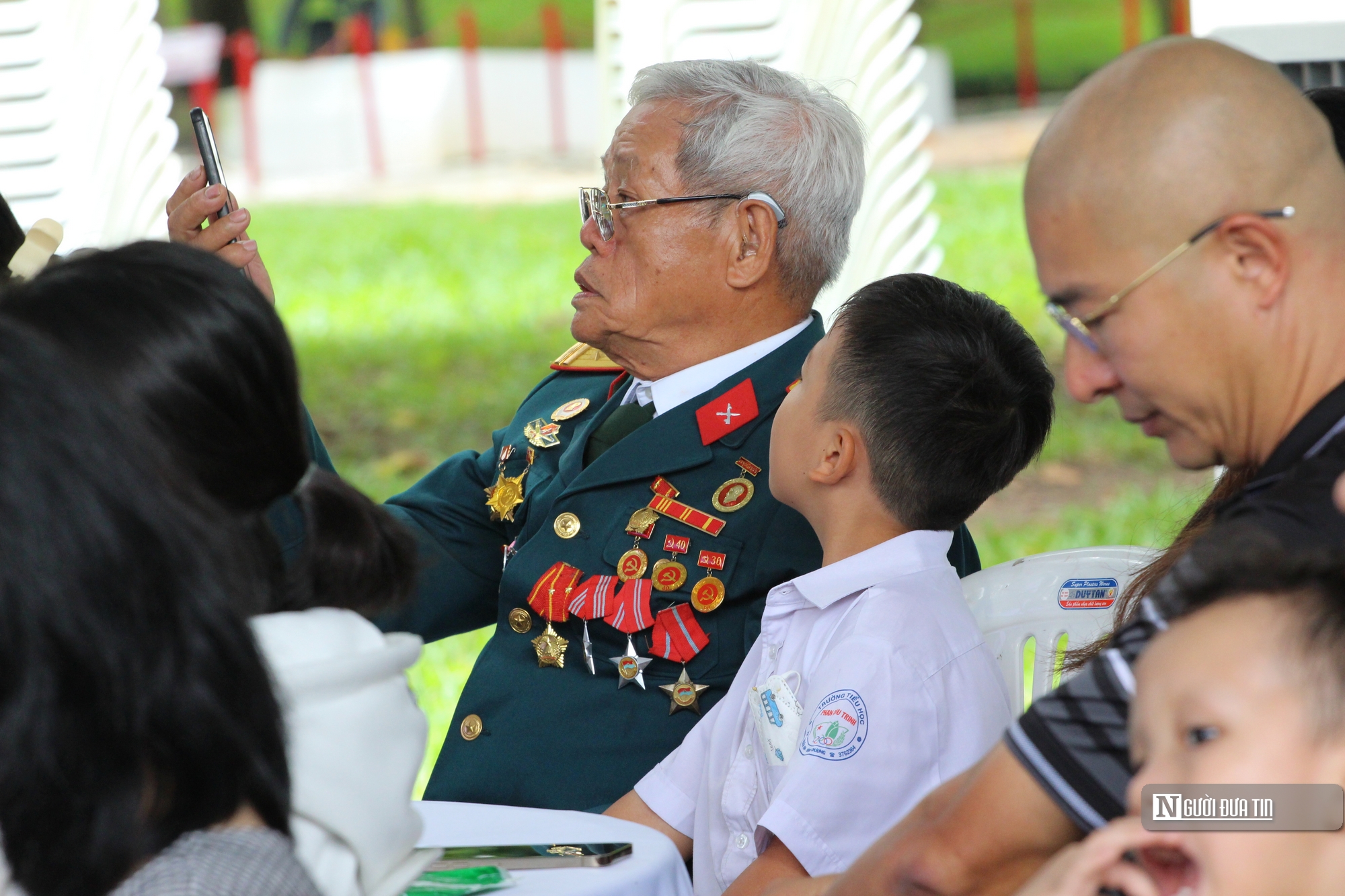 Tp.Hồ Chí Minh: Người dân trang nghiêm theo dõi lễ truy điệu Tổng Bí thư Nguyễn Phú Trọng- Ảnh 11.