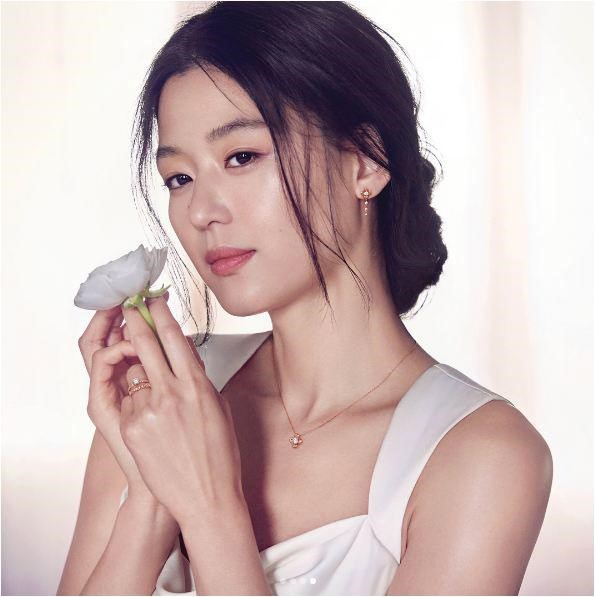 Jeon Ji Hyun: "Mợ chảnh" kiếm tiền giỏi nhất showbiz, không quay phim vẫn có tiền tỷ mỗi tháng nhờ đâu?- Ảnh 1.