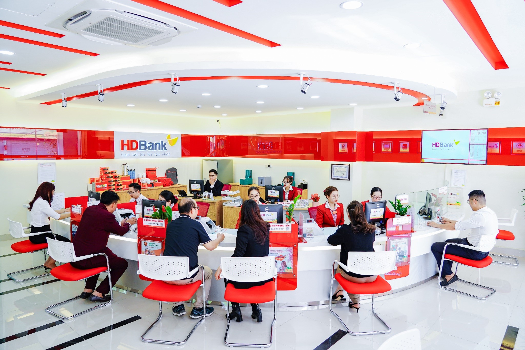 HDBank thông báo kết quả kinh doanh bán niên 2024- Ảnh 1. HDBank thông báo kết quả kinh doanh bán niên 2024- Ảnh 1.