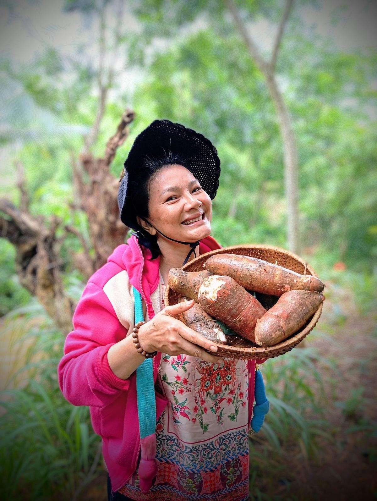 Kiều Trinh: "Nữ hoàng cảnh nóng" U50 vẫn quyến rũ, bình yên khi "bỏ phố vê quê"- Ảnh 7.